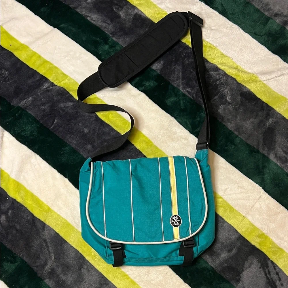 Crumpler Teal Men’s Messenger Bag with Yellow Stripe Accent